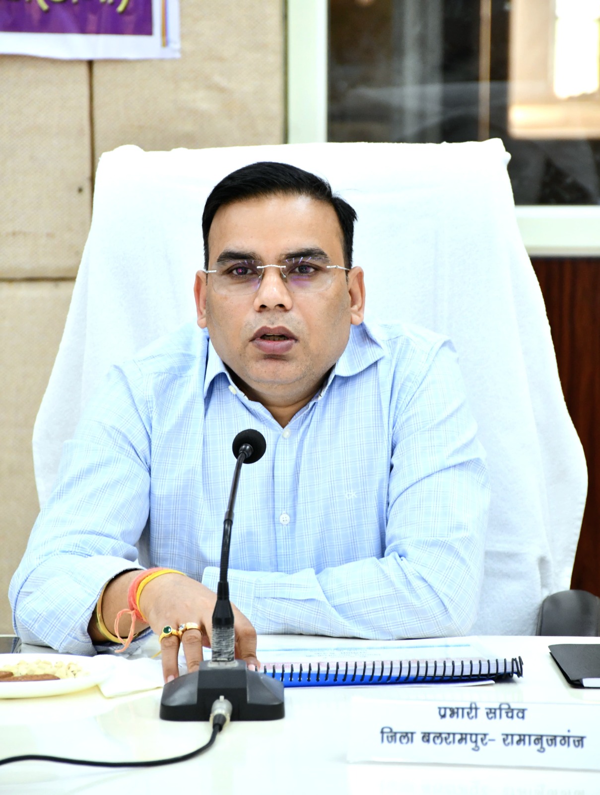 प्रभारी सचिव की अध्यक्षता में विभागीय समीक्षा बैठक