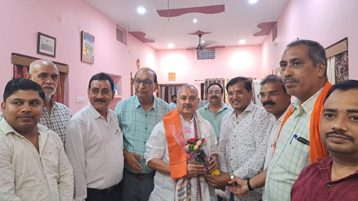 एक भारत श्रेष्ठ भारत अभियान के छत्तीसगढ़ प्रभारी और बिहार के पूर्व सांसद सुशील सिंह पहुंचे अपनी बुआ के घर, पार्टी कार्यकर्ताओं ने किया भव्य स्वागत।