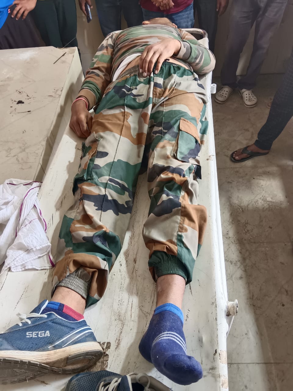 झारखंडी खनन माफिया का दुस्साहस, आरक्षक को ट्रैक्टर से कुचला, मौके पर हुई मौत,खनिज विभाग का अवैध खनन पर अंकुश नहीं।