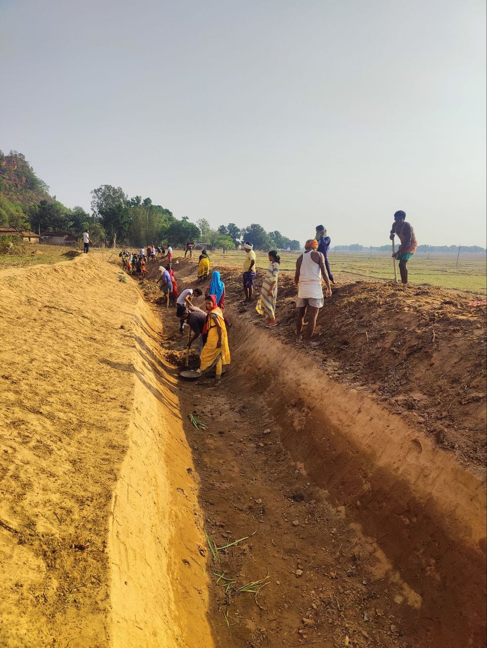 लेहदा नाला के गहरीकरण एवं सफाई होने से 80 परिवार हो रहे लाभान्वित,नहर के माध्यम से ग्रामीणों तक पहुंच रहा पानी,,