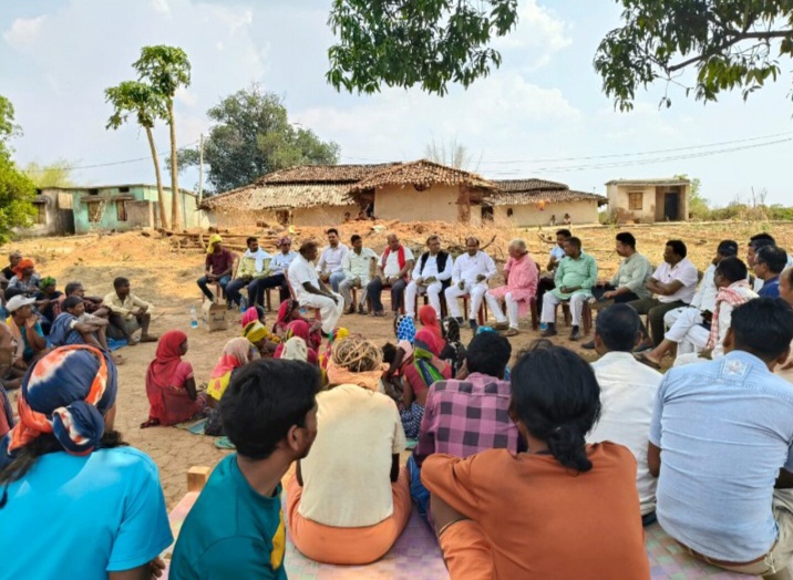 पीड़ित परिवारों से कांग्रेस कार्यकर्ता ने कीया मुलाकात.सुशासन की सरकार पर खड़े किए कई सवाल,परिजन सरकार से कर रहे न्याय की उम्मीद,,