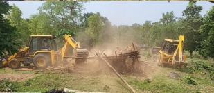 100 एकड़ वन भूमि को कराया गया कब्जा मुक्त