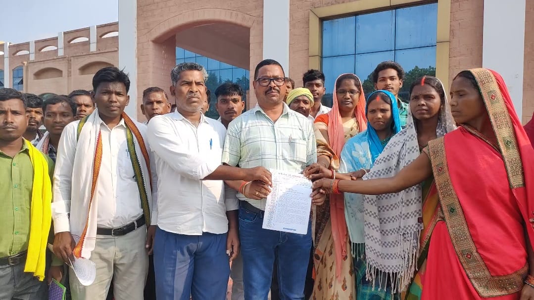 सर्व आदिवासी समाज की भूमि सुरक्षा को लेकर सौंपा ज्ञापन