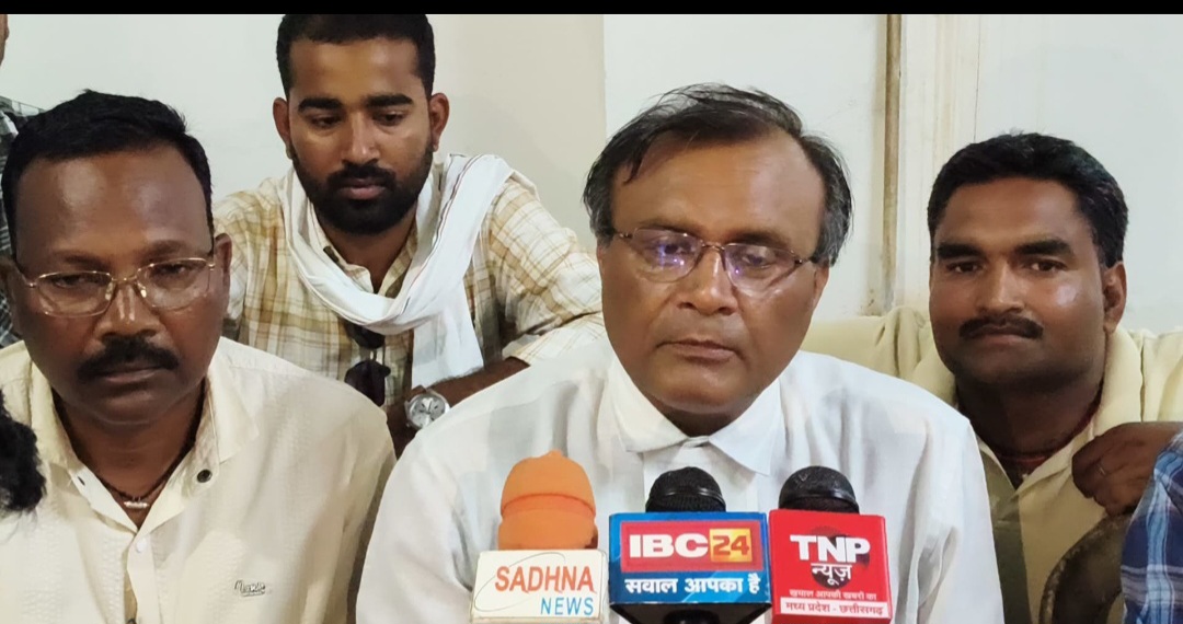 कांग्रेस प्रवक्ता ने कहा तेंदूपत्ता संग्राहकों के बच्चों को मिलने वाली छात्रवृत्ति में सरकार और सहकारी संघ लगा रही है बंदिश।